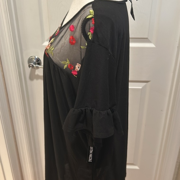 Kristen Nicole Ruffled Short Sleeve Top. 
Size 3X. 
NWT - Picture 3 of 4